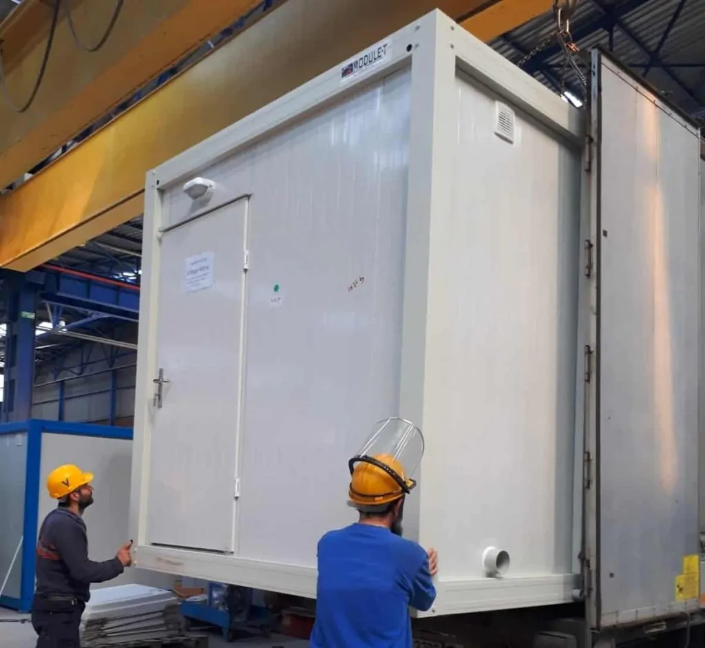 Module-T | Francia: Entrega de módulos para campamento de trabajo Share